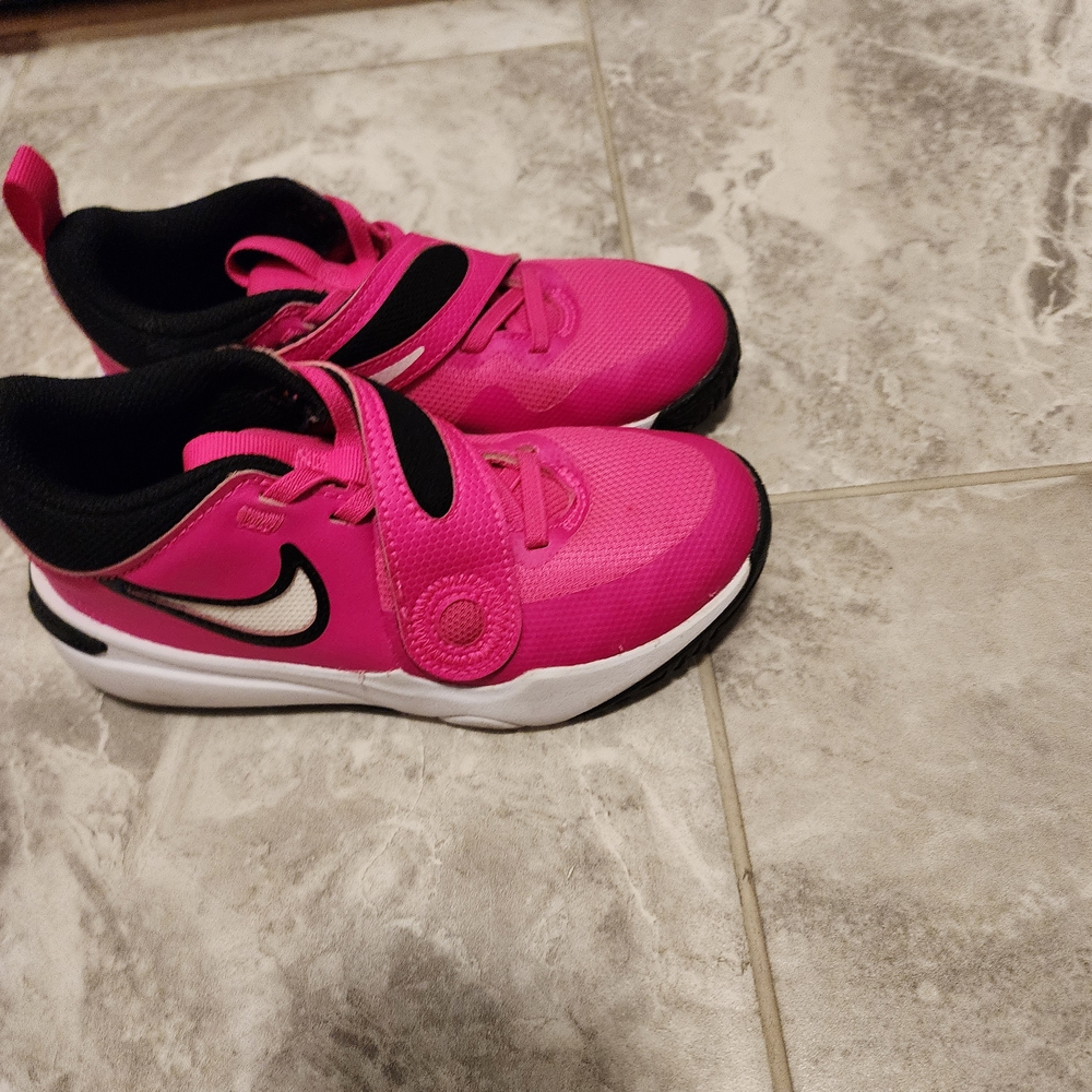 Nike Team Hustle Basketball Shoes